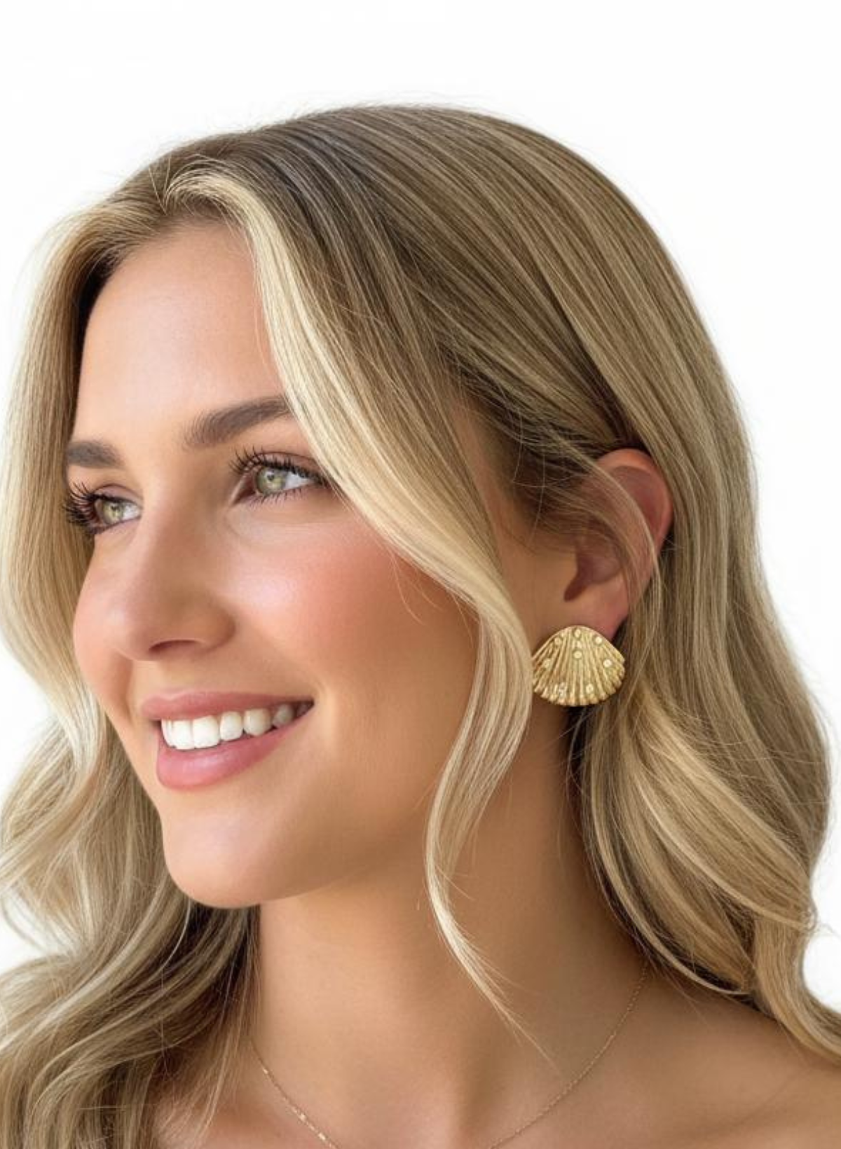 ✨ Pearl Shell Stud Earrings