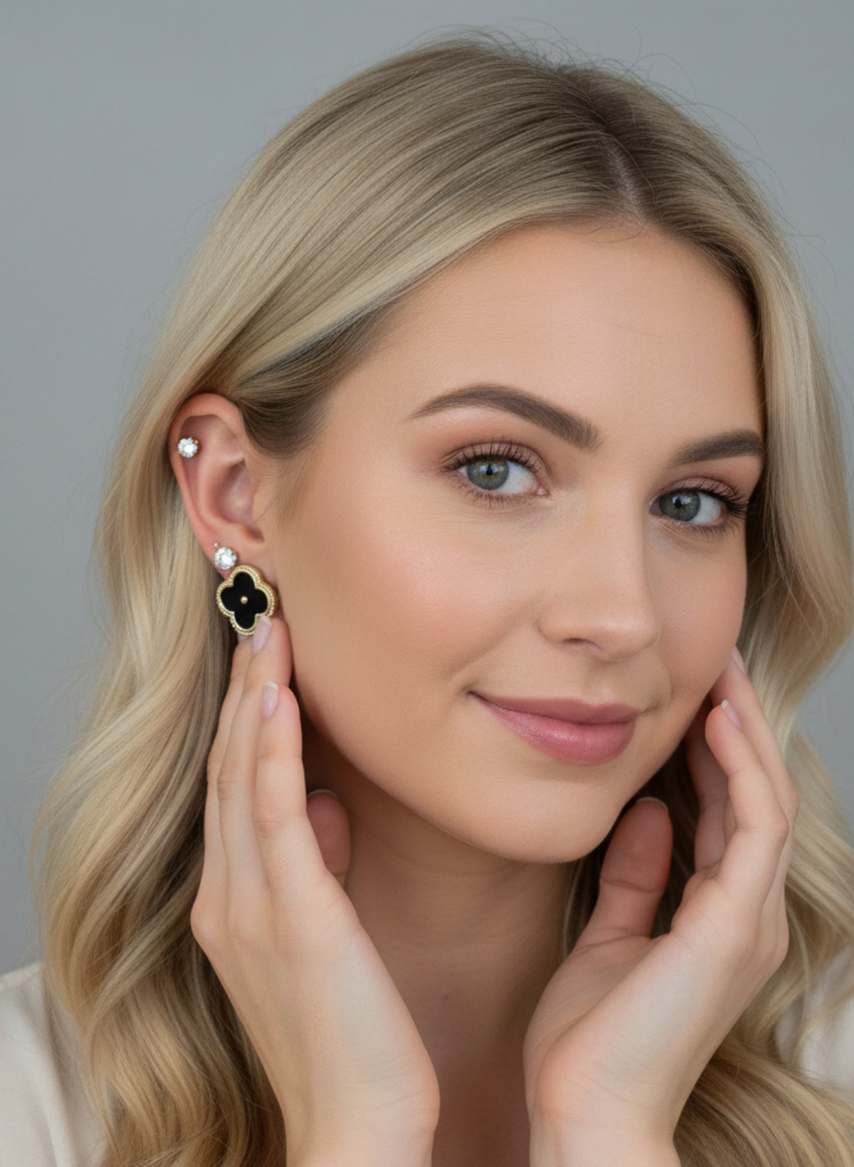 ✨ Classic Clover Stud Earrings Set